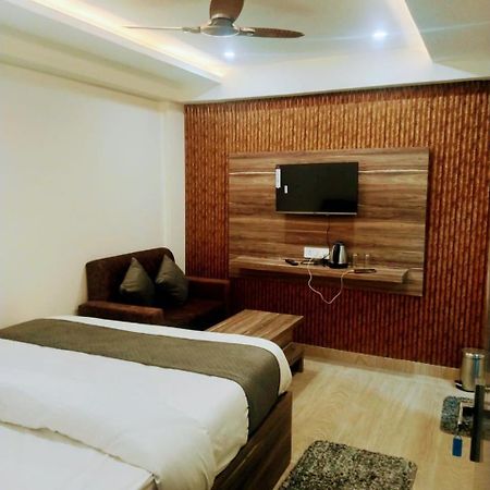 Ayodhya Hotel Abhinandan מראה חיצוני תמונה