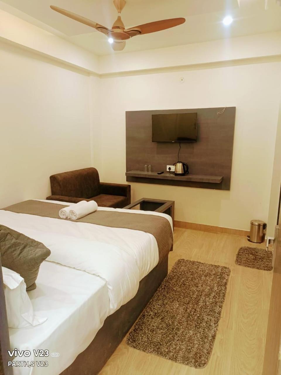 Ayodhya Hotel Abhinandan מראה חיצוני תמונה