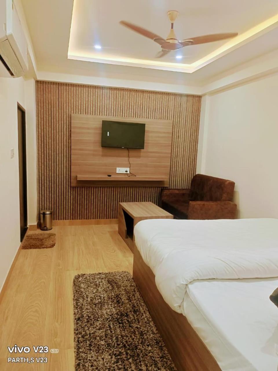Ayodhya Hotel Abhinandan מראה חיצוני תמונה