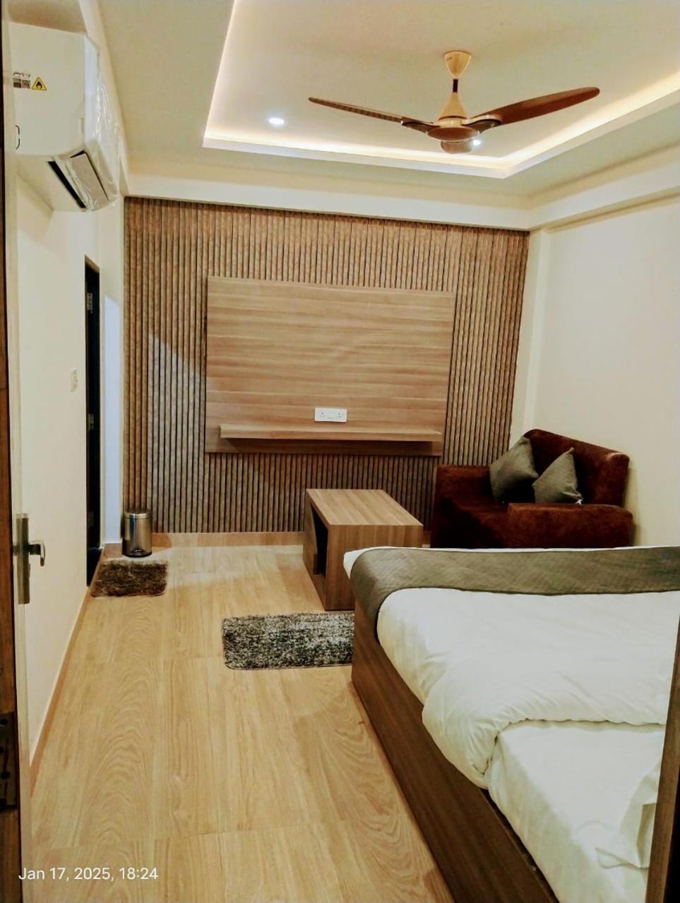 Ayodhya Hotel Abhinandan מראה חיצוני תמונה