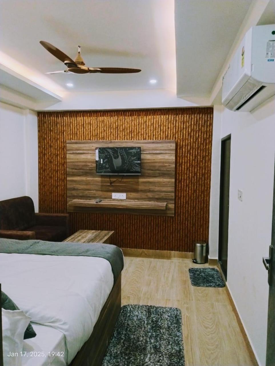 Ayodhya Hotel Abhinandan מראה חיצוני תמונה