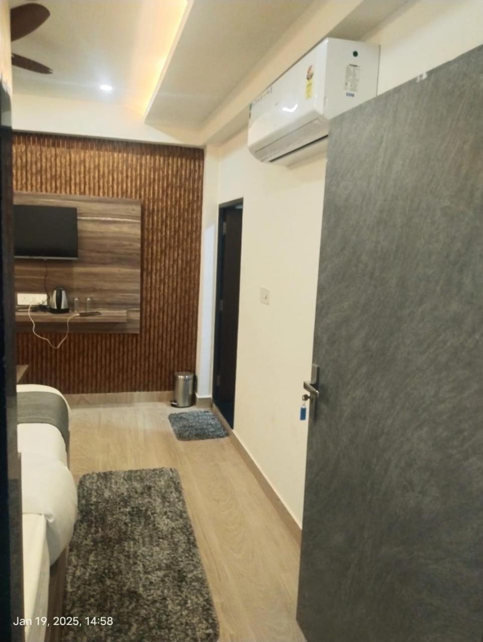 Ayodhya Hotel Abhinandan מראה חיצוני תמונה